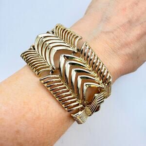 VTG CORO PEGASUS Statement Link Bracelet Gold Tone Wide Bangle Chevron Panel